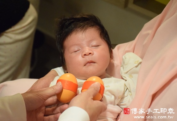 邱寶寶(新北板橋區到府嬰兒寶寶滿月剃頭理髮、免費到府嬰兒剃胎毛儀式吉祥話)。到府剃頭剃胎毛主持、專業拍照、DVD光碟、證書。★購買「臍帶章、肚臍章、胎毛筆刷印章」贈送：剃頭、收涎、抓周，三選一。2015.10.26 照片3